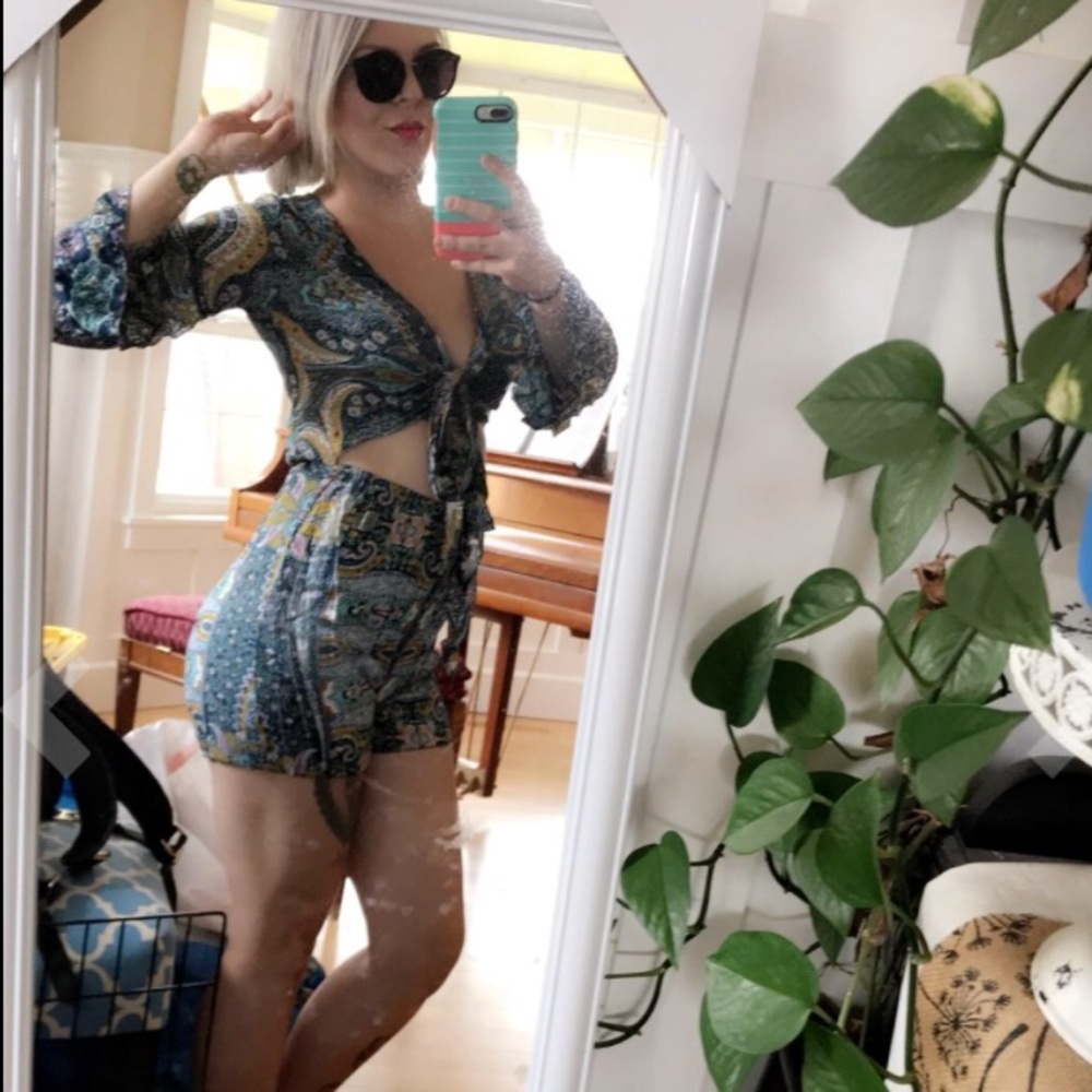 Boho Chic Festival Tie Front Cutout Flowy Romper - Picture 5 of 7